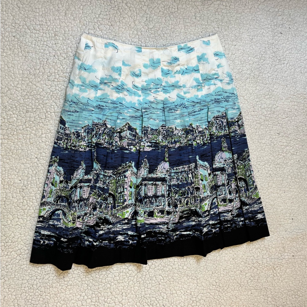 Size 6 petite pleated Talbots Venice motif skirt. 100% cotton.